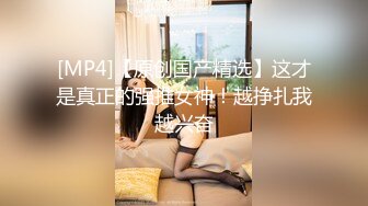 猥琐男下药迷翻陪酒女孩带回酒店玩她丰满的大肥鲍 (3)