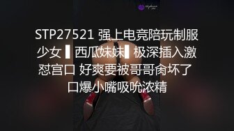 大神网红打卡地尾随TP美女裙底风光黄色连衣裙极品气质美女毛漏出来特别多，白色丁字裤