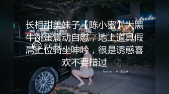 妻子很骚，商场买了一条紫色的内裤，洗好澡穿着在床上等我，忍不住脱了裤子操一下！