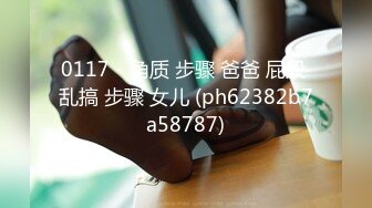 [MP4/ 351M] 性感红唇骚女两男一女淫乱啪啪，非常迫不及待快过来呀，双屌左右一起交还说真好吃