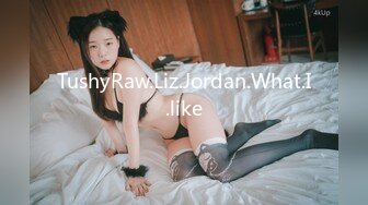 【剧情之王??奇葩乱伦】发现哥哥戴着VR头盔自慰 于是假装成他的充气娃娃被饥渴的哥哥狠狠的操了一顿 高清1080P原版