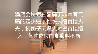 邻家妹妹型乖巧美女，难得露逼诱惑，撩起裙子没穿内裤，掰开粉嫩小穴，翘起美臀太诱人